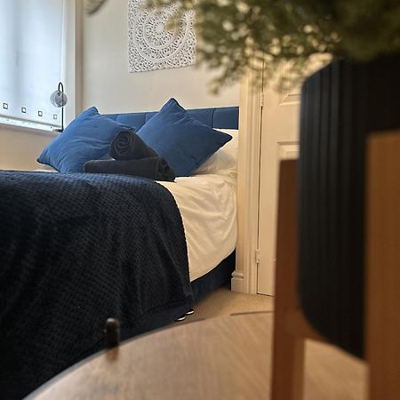 2 Bdr City Centre Apartment With Parking Cardiff Exterior photo